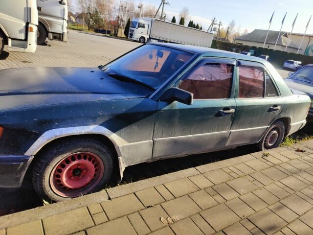 Зеленый Мерседес 200, объемом двигателя 2 л и пробегом 300 тыс. км за 1000 $, фото 2 на Automoto.ua