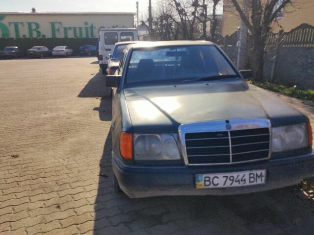 Зеленый Мерседес 200, объемом двигателя 2 л и пробегом 300 тыс. км за 1000 $, фото 3 на Automoto.ua