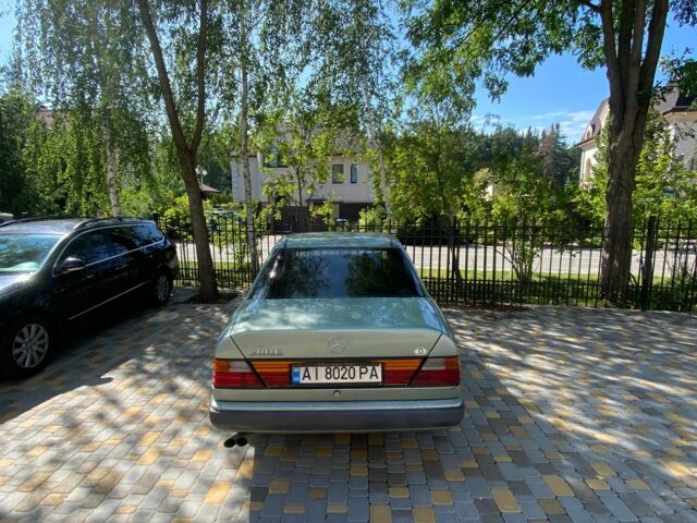 Зеленый Мерседес 200, объемом двигателя 2 л и пробегом 388 тыс. км за 2308 $, фото 5 на Automoto.ua