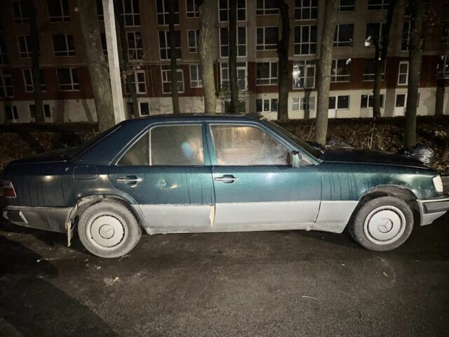 Зеленый Мерседес 200, объемом двигателя 2 л и пробегом 335 тыс. км за 1700 $, фото 3 на Automoto.ua