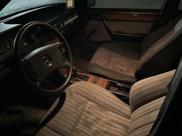 Зеленый Мерседес 200, объемом двигателя 2 л и пробегом 335 тыс. км за 1700 $, фото 8 на Automoto.ua