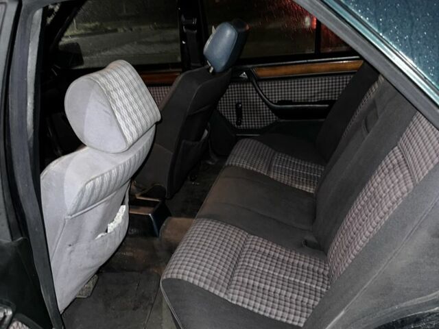 Зеленый Мерседес 200, объемом двигателя 2 л и пробегом 335 тыс. км за 1700 $, фото 10 на Automoto.ua