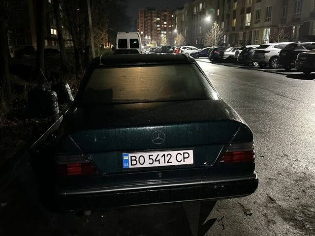 Зеленый Мерседес 200, объемом двигателя 2 л и пробегом 335 тыс. км за 1700 $, фото 1 на Automoto.ua