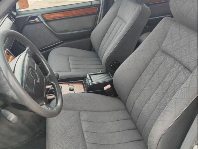 Зеленый Мерседес 200, объемом двигателя 2 л и пробегом 365 тыс. км за 1200 $, фото 7 на Automoto.ua