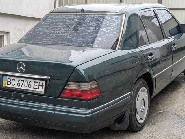 Зеленый Мерседес 200, объемом двигателя 2 л и пробегом 460 тыс. км за 3450 $, фото 5 на Automoto.ua
