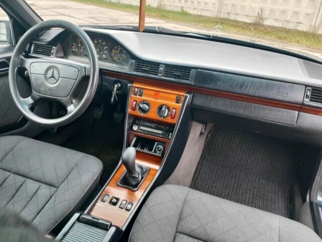Зеленый Мерседес 200, объемом двигателя 2 л и пробегом 365 тыс. км за 1200 $, фото 6 на Automoto.ua