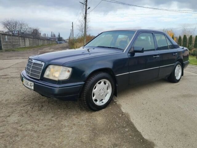 Зеленый Мерседес 200, объемом двигателя 2 л и пробегом 365 тыс. км за 1200 $, фото 3 на Automoto.ua