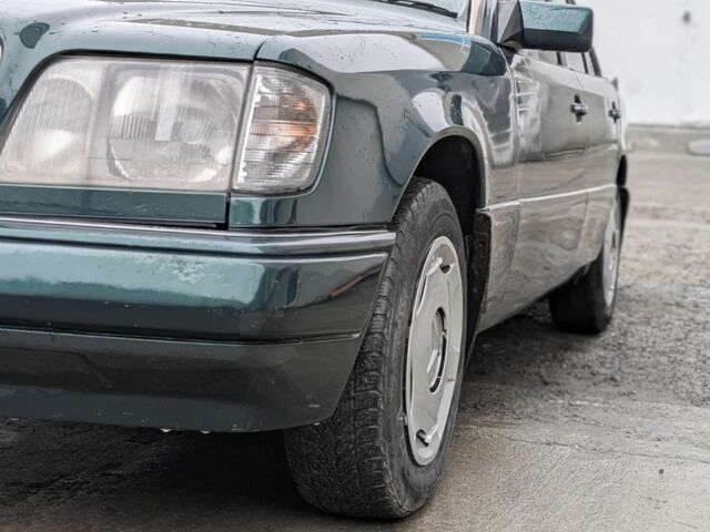 Зеленый Мерседес 200, объемом двигателя 2 л и пробегом 460 тыс. км за 3450 $, фото 3 на Automoto.ua