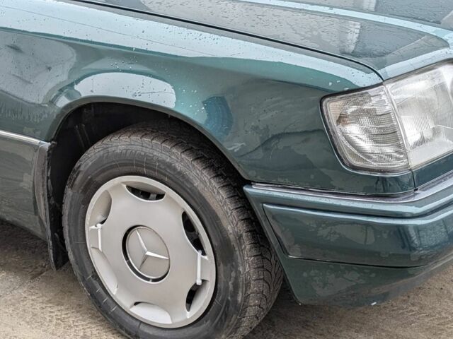 Зеленый Мерседес 200, объемом двигателя 2 л и пробегом 460 тыс. км за 3450 $, фото 7 на Automoto.ua