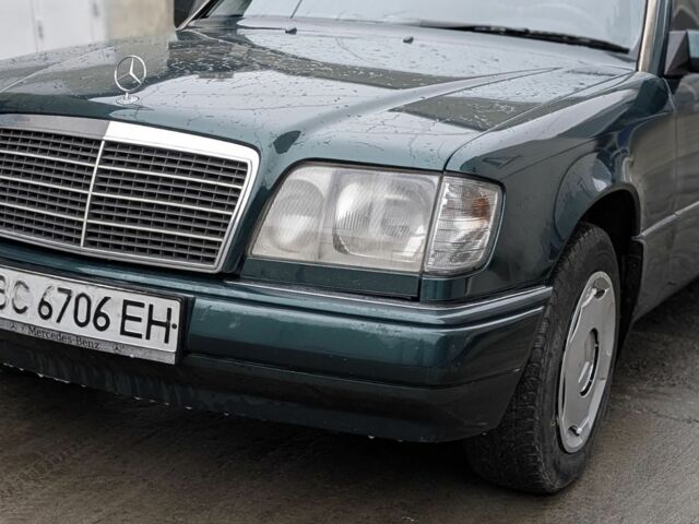 Зеленый Мерседес 200, объемом двигателя 2 л и пробегом 460 тыс. км за 3450 $, фото 2 на Automoto.ua