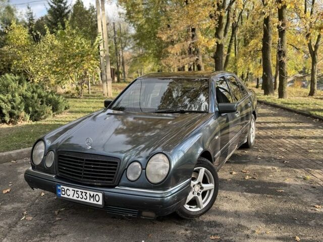 Зеленый Мерседес 200, объемом двигателя 3.2 л и пробегом 445 тыс. км за 2300 $, фото 4 на Automoto.ua