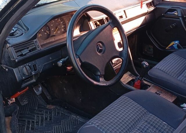 Зелений Мерседес 200, об'ємом двигуна 2 л та пробігом 2 тис. км за 1310 $, фото 3 на Automoto.ua