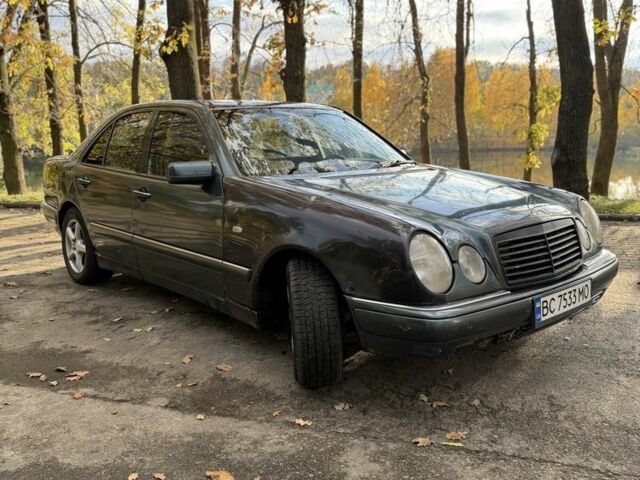 Зеленый Мерседес 200, объемом двигателя 3.2 л и пробегом 445 тыс. км за 2300 $, фото 2 на Automoto.ua