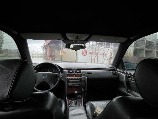 Зеленый Мерседес 200, объемом двигателя 3.2 л и пробегом 445 тыс. км за 2300 $, фото 8 на Automoto.ua