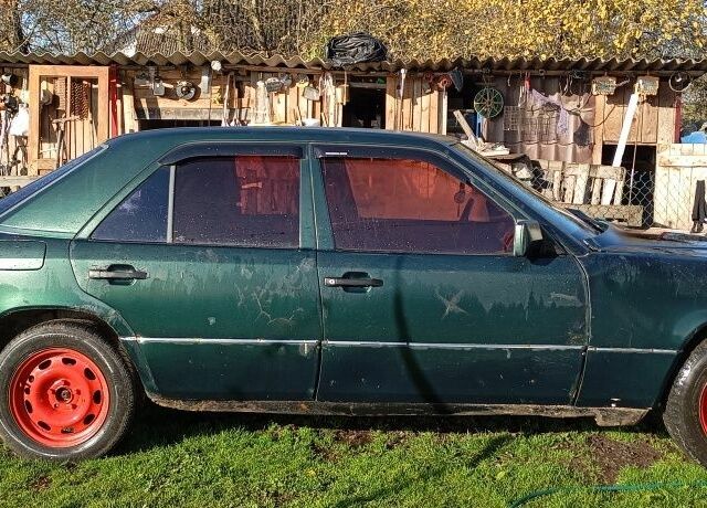 Зелений Мерседес 200, об'ємом двигуна 2 л та пробігом 2 тис. км за 1310 $, фото 1 на Automoto.ua