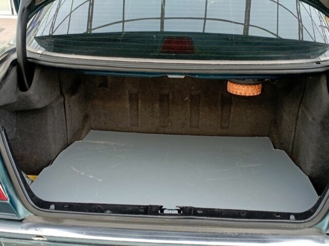 Зелений Мерседес 200, об'ємом двигуна 0 л та пробігом 459 тис. км за 2500 $, фото 5 на Automoto.ua