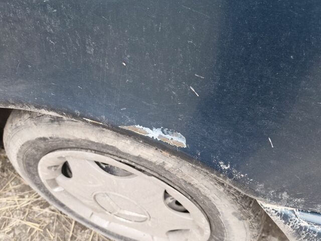 Зеленый Мерседес 200, объемом двигателя 2.2 л и пробегом 345 тыс. км за 2500 $, фото 5 на Automoto.ua