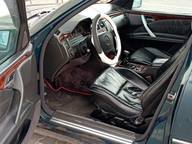 Зелений Мерседес 200, об'ємом двигуна 0 л та пробігом 459 тис. км за 2500 $, фото 8 на Automoto.ua