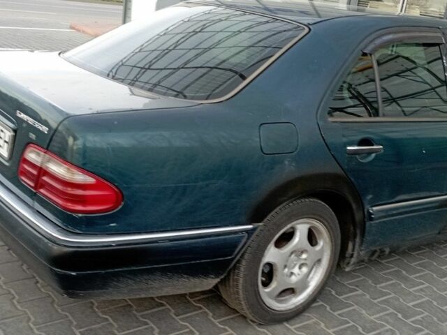 Зелений Мерседес 200, об'ємом двигуна 0 л та пробігом 459 тис. км за 2500 $, фото 3 на Automoto.ua