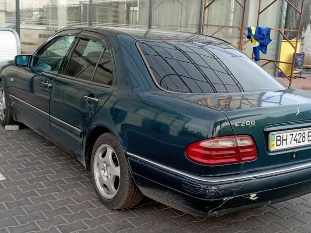 Зелений Мерседес 200, об'ємом двигуна 0 л та пробігом 459 тис. км за 2500 $, фото 2 на Automoto.ua