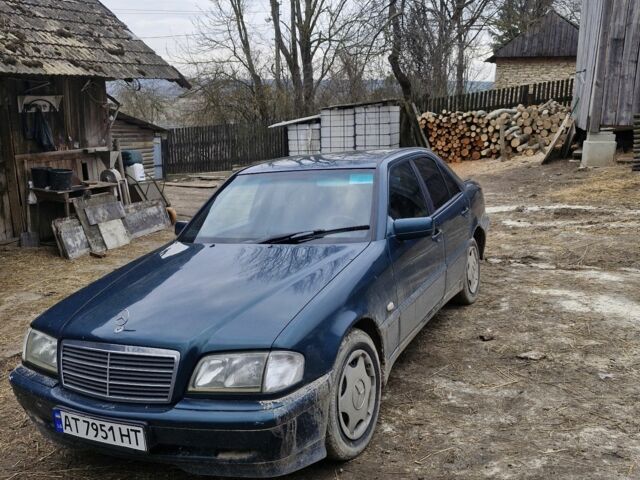 Зеленый Мерседес 200, объемом двигателя 2.2 л и пробегом 345 тыс. км за 2500 $, фото 11 на Automoto.ua