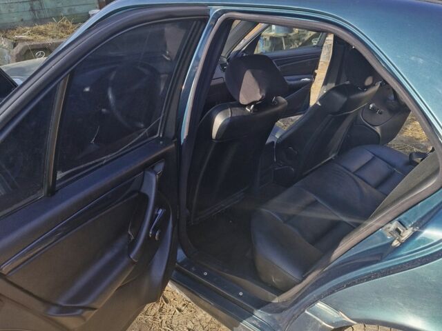 Зеленый Мерседес 200, объемом двигателя 2.2 л и пробегом 345 тыс. км за 2500 $, фото 9 на Automoto.ua