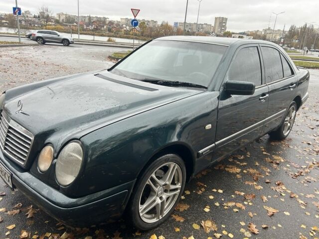 Зелений Мерседес 200, об'ємом двигуна 2 л та пробігом 400 тис. км за 3800 $, фото 4 на Automoto.ua