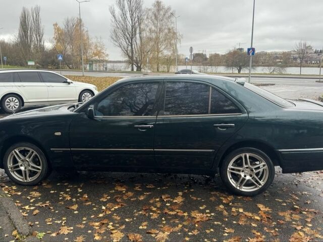 Зелений Мерседес 200, об'ємом двигуна 2 л та пробігом 400 тис. км за 3800 $, фото 7 на Automoto.ua