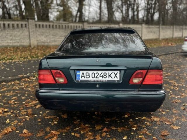 Зелений Мерседес 200, об'ємом двигуна 2 л та пробігом 400 тис. км за 3800 $, фото 2 на Automoto.ua