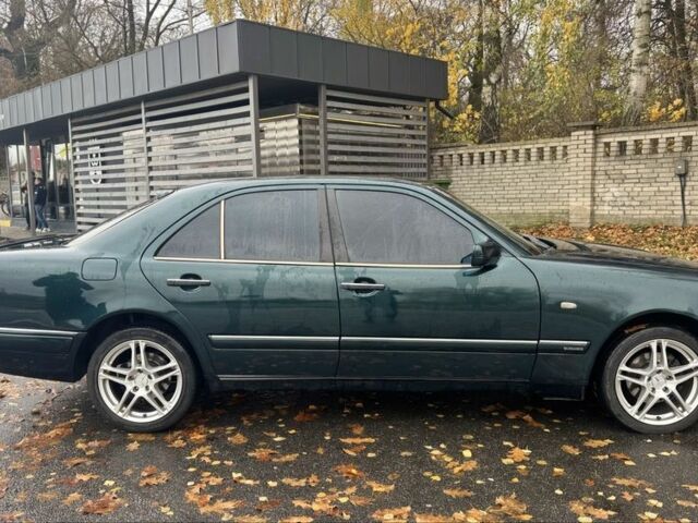 Зелений Мерседес 200, об'ємом двигуна 2 л та пробігом 400 тис. км за 3800 $, фото 8 на Automoto.ua