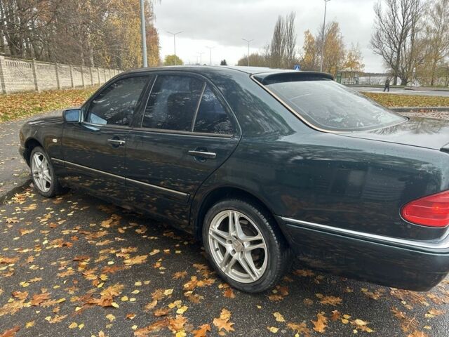 Зелений Мерседес 200, об'ємом двигуна 2 л та пробігом 400 тис. км за 3800 $, фото 3 на Automoto.ua