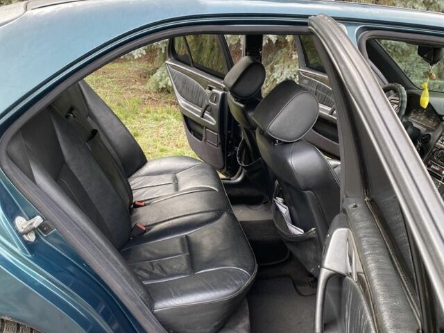 Зеленый Мерседес 200, объемом двигателя 2 л и пробегом 300 тыс. км за 2800 $, фото 12 на Automoto.ua