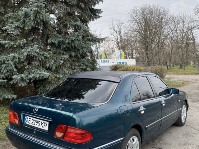 Зеленый Мерседес 200, объемом двигателя 2 л и пробегом 300 тыс. км за 2800 $, фото 9 на Automoto.ua