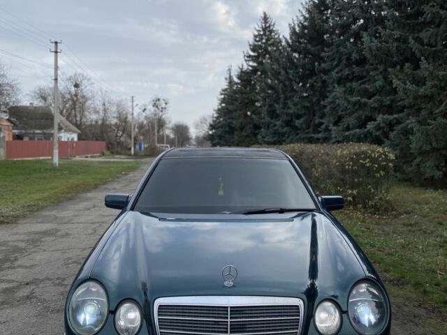 Зеленый Мерседес 200, объемом двигателя 2 л и пробегом 300 тыс. км за 2800 $, фото 5 на Automoto.ua