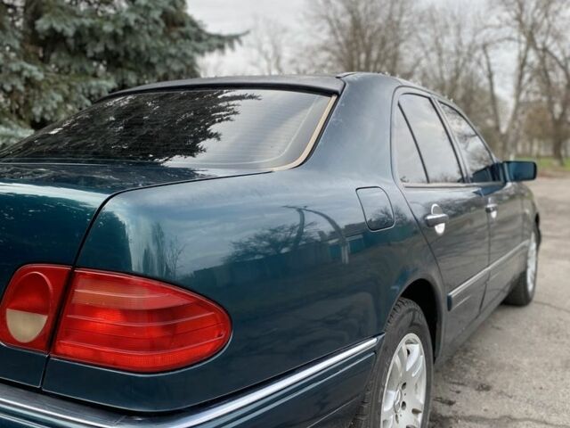 Зеленый Мерседес 200, объемом двигателя 2 л и пробегом 300 тыс. км за 2800 $, фото 10 на Automoto.ua