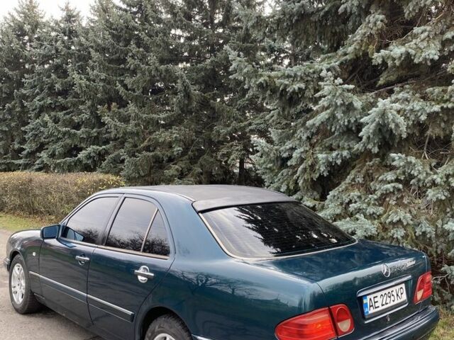 Зеленый Мерседес 200, объемом двигателя 2 л и пробегом 300 тыс. км за 2800 $, фото 6 на Automoto.ua