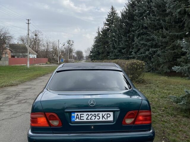 Зеленый Мерседес 200, объемом двигателя 2 л и пробегом 300 тыс. км за 2800 $, фото 8 на Automoto.ua