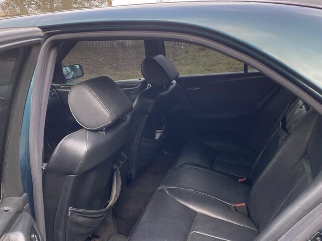 Зеленый Мерседес 200, объемом двигателя 2 л и пробегом 300 тыс. км за 2800 $, фото 15 на Automoto.ua