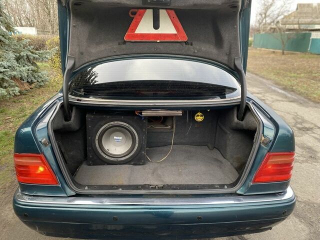 Зеленый Мерседес 200, объемом двигателя 2 л и пробегом 300 тыс. км за 2800 $, фото 11 на Automoto.ua