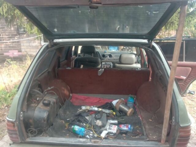 Зеленый Мерседес 200, объемом двигателя 0 л и пробегом 475 тыс. км за 605 $, фото 5 на Automoto.ua