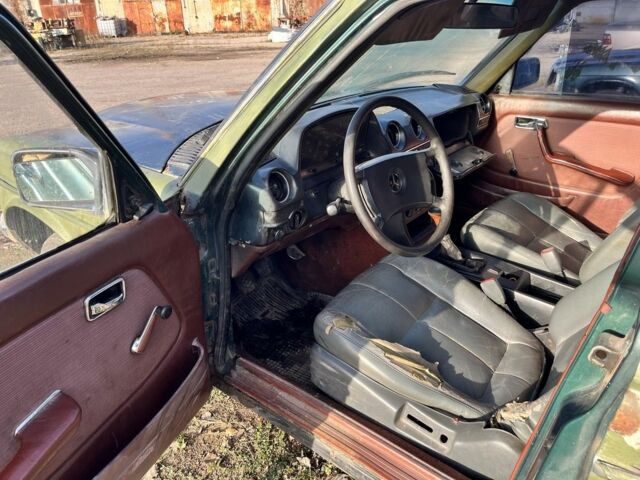 Зеленый Мерседес 200, объемом двигателя 2 л и пробегом 575 тыс. км за 473 $, фото 6 на Automoto.ua