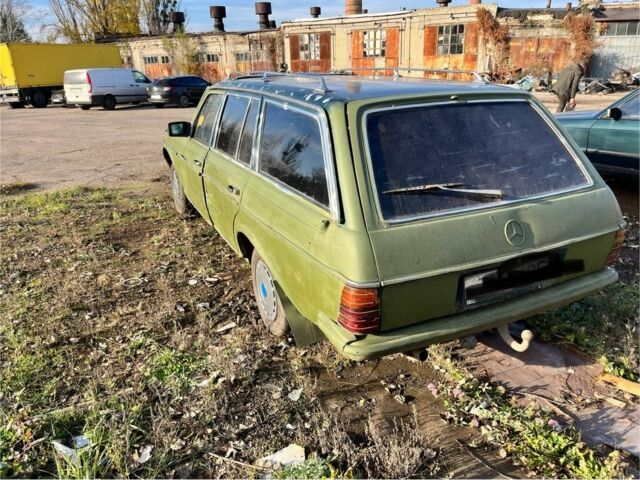 Зеленый Мерседес 200, объемом двигателя 2 л и пробегом 575 тыс. км за 473 $, фото 1 на Automoto.ua