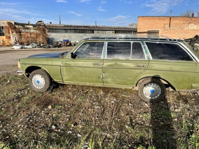 Зеленый Мерседес 200, объемом двигателя 2 л и пробегом 575 тыс. км за 473 $, фото 3 на Automoto.ua