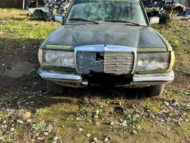 Зеленый Мерседес 200, объемом двигателя 2 л и пробегом 575 тыс. км за 473 $, фото 7 на Automoto.ua