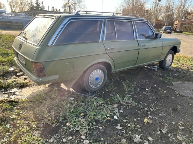 Зеленый Мерседес 200, объемом двигателя 2 л и пробегом 575 тыс. км за 473 $, фото 2 на Automoto.ua