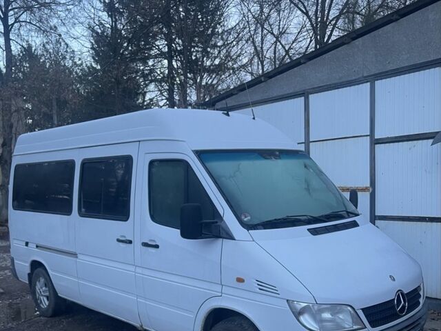 Білий Мерседес 220, об'ємом двигуна 2.1 л та пробігом 500 тис. км за 9200 $, фото 5 на Automoto.ua