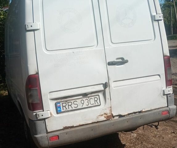 Мерседес 220 2005 в Краматорске на Automoto.ua Белый Мерседес 220, объемом двигателя 0 л и пробегом 280 тыс. км за 3200 $, фото 4 на Automoto.ua