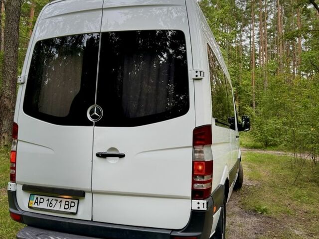Белый Мерседес 220, объемом двигателя 2.1 л и пробегом 3 тыс. км за 9000 $, фото 6 на Automoto.ua