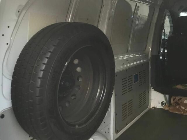 Білий Мерседес 220, об'ємом двигуна 2.1 л та пробігом 362 тис. км за 8690 $, фото 5 на Automoto.ua