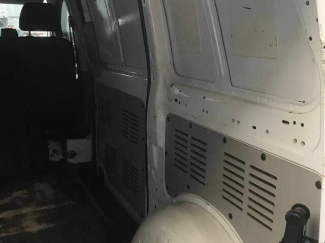 Білий Мерседес 220, об'ємом двигуна 2.1 л та пробігом 362 тис. км за 8690 $, фото 6 на Automoto.ua